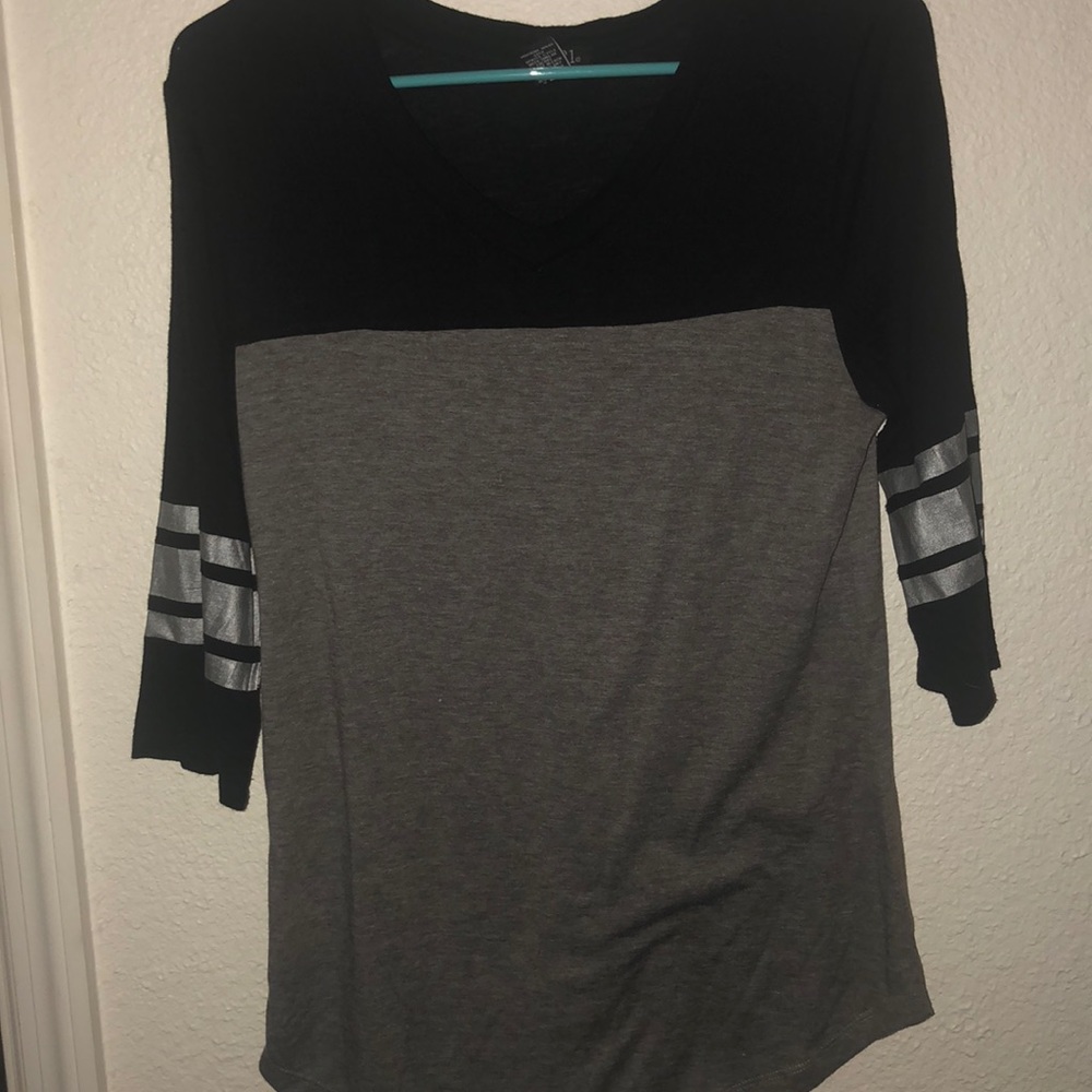 Quarter sleeve raglan shirt
